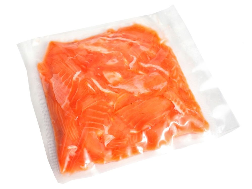 Филе лосося кусочки (мясо) соленое 500г вак пакет